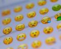 Symbolbild: Andrea Warnecke/dpa
Das Fichtelgebirge bekommt eigene Emojis. Ab Herbst können sich Nutzer typische Symbole aus der Region herunterladen. Vorher können Vorschläge dafür eingereicht werden.