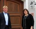Bild: mvs
Antrittsbesuch und freundschaftliches Treffen zugleich: Bundestagsabgeordnete Marianne Schieder erkundigte sich bei Bürgermeister Markus Schiesl, wo die Gemeinde Altendorf der Schuh drückt.