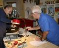 Bild: fpoz
Ewald Weber (links) und Josef Nachbar (rechts) waren im Team mit Beate Singer, Werner Rudolf und Egon Keller die Hauptakteure im Waldershofer Reparatur-Café.