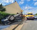 Bild: Tietz
Bei einem schweren Verkehrsunfall in Nabburg überschlug sich ein Auto und kam auf dem Dach zum Liegen.