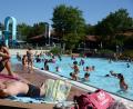 Archivbild: Petra Hartl
Im Hockermühlbad sind ab 3. Juli wieder alle Bereiche nutzbar. Auch der Sprungturm und das Nichtschwimmerbecken. Allerdings dürfen sich zeitgleich maximal nicht mehr als 1100 Besucher auf dem Gelände befinden.