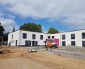 Bild: gi
Das Haus für betreutes Wohnen und Tagespflege geht am 1. August 2020 in Betrieb. Derzeit werden die Außenanlagen hergestellt.