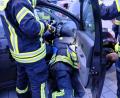 Bild: Georg Schmid
Die Feuerwehrmänner mussten sich ganz schön verbiegen, um an das Tier zu gelangen.