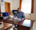 Bild: Jürgen Leißner
Hermann Mertel, der Bürgermeister der Gemeinde Hirschbach, in seinem Amtszimmer im Rathaus in Eschenfelden.