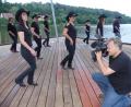 Bild: rn
Keine Angst vor fliegenden Stiefeln hat der Kameramann. Die Aufnahmen von den Eschenbacher Line Dancern gibt es nun am Donnerstag, 25. Juni, auf ARD zu sehen.