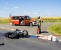 Bild: dmra
Der Fahrer des Motorrads trug bei dem Unfall nahe Hiltersdorf schwere Verletzungen davon.
