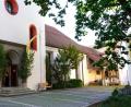Bild: fvo
Kirchweih in Waldthurn - vor 37 Jahren wurde die Pfarrkirche St. Sebastian geweiht. Obwohl kein großer Kirchenzug stattfand, war der Kirchplatz samt Kirche festlich geschmückt
