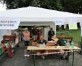 Bild: rgr
Zugegeben, beim Sautrogrennen in Grafenwöhr sind die Bilder nicht so statisch. Aber das konnte am Samstag nun einmal nicht stattfinden. Dafür schätzten die Besucher den Forellenverkauf des Fischereivereins umso mehr.