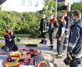 Bild: jma
Nachdem das Coronavirus das gesellschaftlich Leben stillgelegt hat, kommen einige Eschenbacher Floriansjünger zum ersten Mal wieder zur gemeinsamen Übung zusammen. Auch die Technische Hilfeleistung steht auf dem Plan.