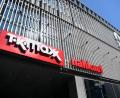 Bild: Gabi Schönberger
Das Logo von TK Maxx hängt am NOC. Für Kunden sind die Flächen des Moderiesen aber noch versperrt.