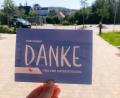 Bild: M. Ehras (St. Anna Krankenhaus)/exb
Das Dankeschön kommt mit einer eigens gestalteten Postkarte.