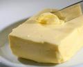 Symbolbild: David-Wolfgang Ebener/dpa
Die Sennereigenossenschaft Hatzenstädt aus dem österreichischen Niederndorferberg nahe der deutschen Grenze ruft Butter zurück.