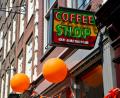 Bild: Adobe.Stock
Der Geruch von Marihuana liegt über Amsterdam. Der Konsum ist in den Niederlanden in "Coffeeshops" legal.