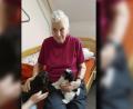 Bild: Sabine Haarkötter/exb
Gerade mal sieben Wochen alt sind die Hundebabys, deren Besuch die Senioren im Marienheim sichtlich genossen.