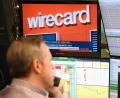 Bild: Arne Dedert/dpa
Auf dem Fernsehmonitor eines Aktienhändlers auf dem Parkett der Frankfurter Wertpapierbörse läuft die Nachricht, dass sich der Betrugsverdacht bei Bezahldienstleister Wirecard erhärtet.