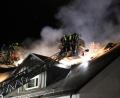 Bild: jma
In der Nacht auf Donnerstag zieht ein Gewitter über das Stadtgebiet Grafenwöhr. Kurz nach Mitternacht schlägt ein Blitz in ein Mehrfamilienhaus ein und setzt das Gebäude in Brand.