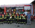 Bild: pop
Neu ausgerüstet wurde die Feuerwehr Schmidmühlen mit Schutzanzügen für die Atemschutzträger. Bürgermeister Peter Braun ( von rechts) sowie 3. Bürgermeister Mathias Huger übergaben 17 neue Schutzanzüge. Links Kommandant Jürgen Ehrnsberger.