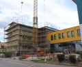 Bild: pko
Die Stadt arbeitet weiter an der Rathauserweiterung durch einen Anbau und führt die Generalsanierung der Grundschule an der Ledererstraße (Foto) fort.
