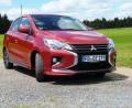 Bild: bz
Mit frischem Design wartet der neue Mitsubishi Space Star auf. Auffällige Chromspangen flankieren das Kennzeichen.