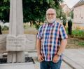 Archivbild:  Patrick Thomas/fsb
Der verstorbene Wolfgang Gorny vor dem Kriegerdenkmal (Bild:).