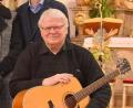 Bild: hbl
Reinhold Maß an der Gitarre