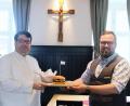 Bild: do
Nach Pater Johannes Bosco ist der Riesen-Burger benannt, der im Klostergasthof als "JoBo"-Hamburger auf der Spezial-Speisekarte steht