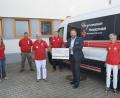 Bild: hod
Sabrina Kreuzer, Michael Babl, Bernd Hofmann, Robert Fröhler und Veronika Hofmann (von links) übergaben einen Scheck über 3000 Euro an BRK-Kreisgeschäftsführer Jürgen Zosel (Zweiter von rechts).