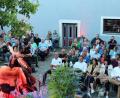 Bild: stg
Wenn der Indianer ruft, dann kommen die Fans - so wie am Freitagabend zum Open Air am Schafferhof