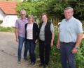 Bild: wku
Der Geheimtipp kam aus der Familie (von links): Geschäftsführerin Heidi Ziegler vom Tourismusverein, die geehrten Urlauber Lutz und Angelika Wölfer, die Vermieter Hans, Elfriede und Margarete Pilhofer sowie der Tourismusvereins-Vorsitzende Hans Koch.