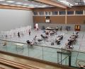 Bild: mde
Nach der ärztlichen Untersuchung zur Spendezulassung und dem kleinen Wartebereich in der mittleren Halle standen die Spenderliegen, die durchwegs gut belegt waren, in der dritten Halle für den Aderlass bereit.