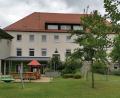 Bild: gz
Im linken unteren Trakt des katholischen Kindergartens ist die Kinderkrippe untergebracht. Unmittelbar im Anschluss soll im rechten Teil ein Raum für eine Dehngruppe entstehten.