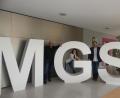 Bild: rn
Ein Blickfang in der Markus-Gottwald-Schule sind nun die Buchstaben "MGS", die die Firma Mondi gefertigt hat. Die "Geburtshelfer" des neuen Schul-Logos sind (von links) Fertigungsleiter Thomas Fischer, Konrektorin Anja Bräu und Rektor Wolfgang Bodensteiner.