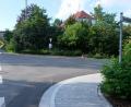 Bild: do
In der Kirchbühlstraße soll an der Ausfahrt zur Kreisstraße gegenüber dem Gemeindezentrum die Verlängerung des Gehweges an der Nordseite für mehr Verkehrssicherheit sorgen.