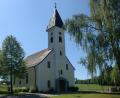 Bild: sh
Die schmucke Dorfkirche in Holzhammer, die die Bewohner des Orts vor 25 Jahren mit vereinten Kräften in nur einem Jahr selbst errichtet haben.