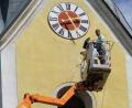 Bild: boj
In luftiger Höhe säuberten Thomas Pirzer und Alois Fronhofer den Kirchturm.