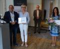 Bild: hm
Freuen sich über die Auszeichung: (von links) Andreas und Katja Schreyer, Bürgermeister Richard Tischler, Elke Bauer und Frank Colberg.