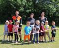 Bild: jma
Die Vorschulkinder zusammen mit den Erzieherinnen Renate Stangl (li) und Regina Draht (re) und Max Grahl von der Feuerwehr Hütten.
