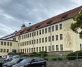 Bild: Völkl
Die Landwirtschaftsschule in Nabburg soll nach Plänen aus München wohl geschlossen werden. Das stößt auch den Stadtratsfraktionen aus ÜPW, ÖDP und SPD sauer auf.