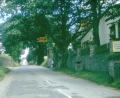 Archivbild: fjo
Irgendwie vertraut und doch ganz anders: Ein 50 Jahre altes Foto vom westlichen Ortseingang überliefert noch mehrere Zugänge zu Felsenkellern direkt an der Hauptstraße.