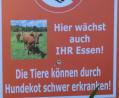 Bild: do
Mit mahnenden und aufklärenden Worten an Hundehalter versuchen Landwirte, die Hundehaufen in ihren Feldern und Wiesen einzudämmen.