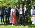 Bild: eya
Viele Gratulanten, darunter Karl Beer, Tobias Knechtel, eine Abordnung der Feuerwehr Diendorf, Bürgermeister Frank Zeitler und Bernd Hofmann (von links) ließen den Jubilar Johann Knorr (Mitte) anlässlich seines 85. Geburtstags hochleben. Seine Frau Anna (vorne links) mit Enkel freuten sich über die zahlreichen Gratulanten.