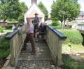 Bild: jzk
Robert Schraml, Adolf Legath, Hans Sieber und Reinhold Meyer (von links) erledigten die Ausbesserungsarbeiten an der Brücke über den Silberbach.