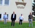 Bild: hl
Stefan Prechtl (Projektsteuerung), Leonhard Zintl, Bürgermeister Roman Schäffler, Siegfried Kleber (Planung) und Hans Wegmann (von links) wollen das Projekt Fernwärme vorantreiben.