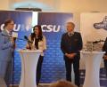 Bild: Benkhardt
CSU-Fraktionssprecher Bernd Sommer, Fraktionsgeschäftsführerin Margit Bayer, Landrat Roland Grillmeier und Fraktionsvorsitzender Matthias Grundler von der Liste Zukunft stellten ihre Ziele für die nächsten sechs Jahre vor.