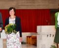 Bild: sche
Das Amt des Pfarrgemeinderatssprechers wurde in jüngere Hände abgegeben. Ludwig Donhauser (Zweiter von links) mit seine Frau Waltraud, und Pfarrer Eduard Kroher (links) sowie PGR-Sprecherin Kerstin Püschl (rechts).