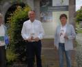 Bild: pop
Barbara Hernes vom Seniorenmosaik Hirschwald (von links) gratuliert Karl Bauer und Heidrun Reißmann-Gräter zur bestandenen Prüfung.