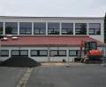 Bild: jr
Derzeit wird noch an den Außenanlagen der generalsanierten Grundschulturnhalle in Bad Neualbenreuth gearbeitet.