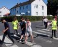Bild: Mittelschule Mitterteich/exb
Teil der Schülerlotsen-Ausbildung an der Mittelschule Mitterteich waren auch praktische Übungen auf der Straße. Die Leitung lag bei Polizeihauptmeisterin Diana Lenz von der PI Waldsassen.