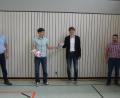 Bild: BSZ Wiesau/exb
Preisträger Thomas Zimmermann (Zweiter von links) erhielt die Auszeichnung von Oberstudiendirektor Thomas Metzler (Dritter von links). Es gratulierten auch Oberstudienrat Jürgen Böckl (Abteilungsleiter Gewerblich II) und Norbert Scharnagl (rechts), Klassenleiter und Fachbetreuer Metall.