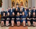 Bild: exb
Am Weißen Sonntag 2019 ließen sich die Fürnrieder Konfirmanden vor dem Altar der Willibaldskirche ablichten. Das Foto ihrer Nachfolger von heuer bekommt einen anderen Hintergrund.